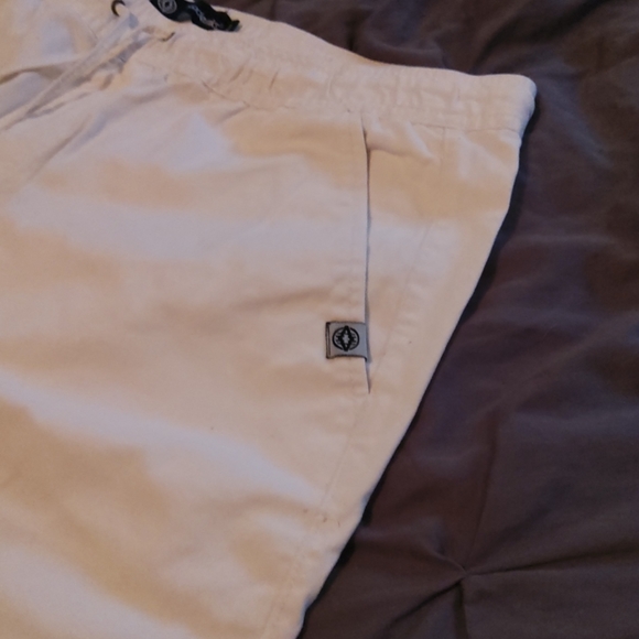 Shorts - Picture 3 of 4